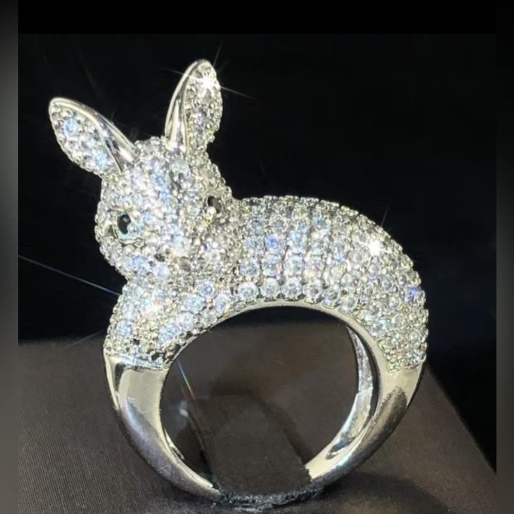 New Sparkling Rabbit Ring - Picture 3 of 9